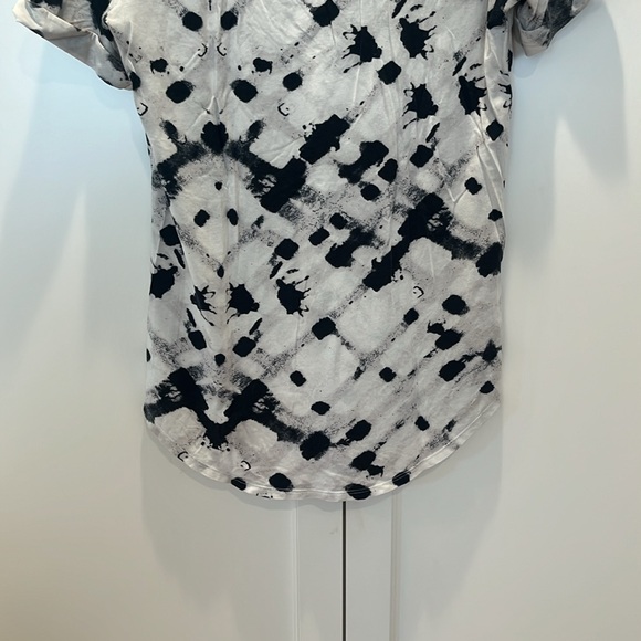 Lululemon Tee - Picture 5 of 6